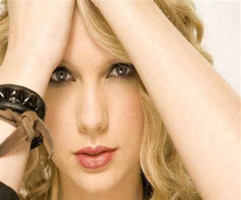 taylor swift nude photos leaked|Taylor Swift Hacked, Threatened With Nude Photo Leak: Her。